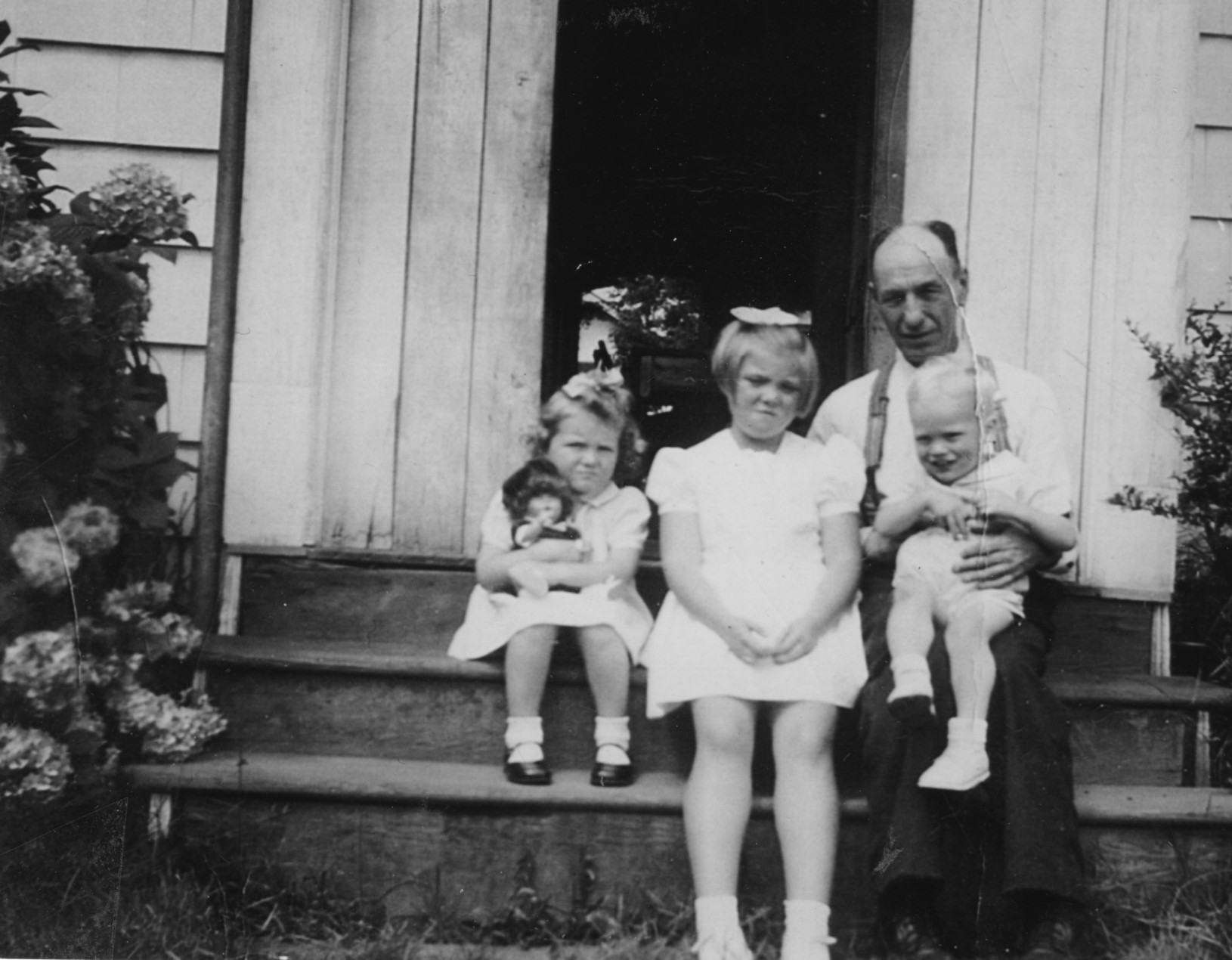 Harry with his grandchildren in 1946